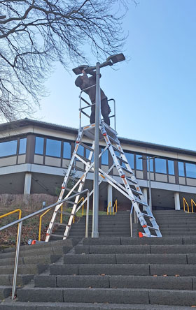 Schnellmontage-Podestleiter im Einsatz